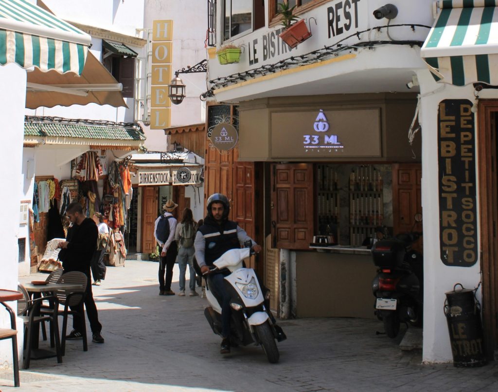 café petit socco medina scooter